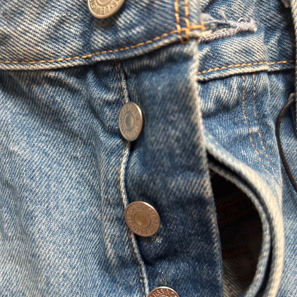 NEW W TAGS Levi's 501 shorts - Picture 4 of 6
